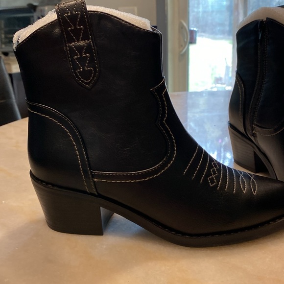 Zaynsia size 7 short cowgirl boots black - Picture 2 of 4